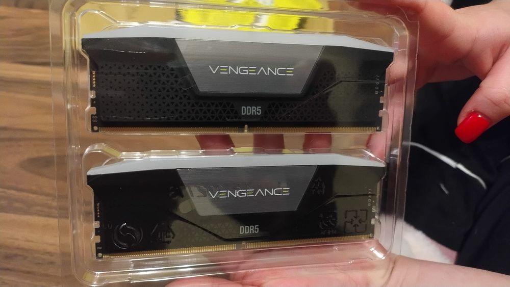 Ram Corsair RGB 32GB (2 x 16) 6000 MHz  CL30 Expo