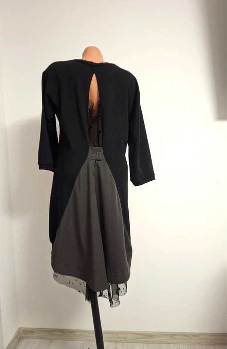 Rochie Wendy Trendy,neagră, asimetrica, cu tul și decupaj la spate, mărimea L