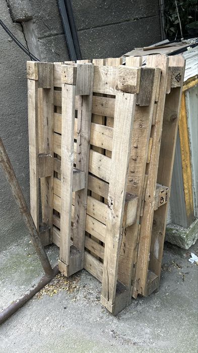 Vand 2 paleti in stare buna