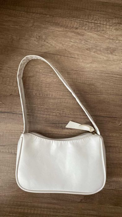 Дамски чантички и раничка