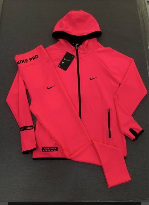 Дамски спортен екип