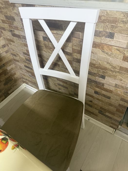 Set masa cu 4 scsune