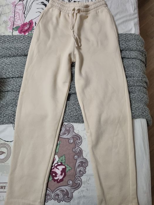 Бежов панталон Zara