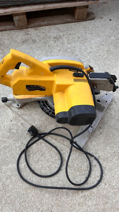 Настолен циркуляр DEWALT