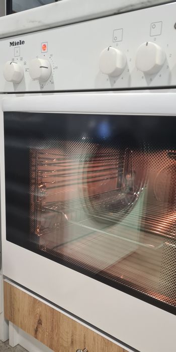 Фурна за вграждане Miele H311e с керамични котлони
