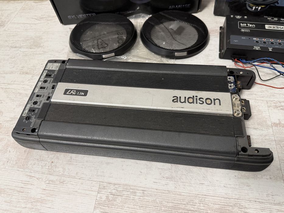 Авто озвучаване - високочестотни, средночестотни говорители, усилвател