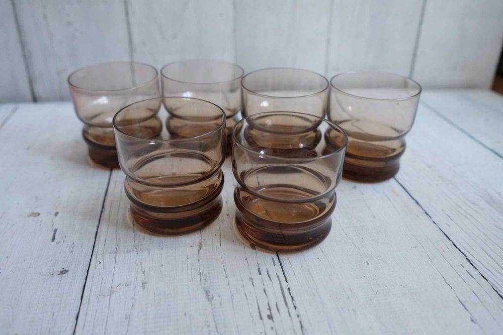 Набор стопок из темного стекла