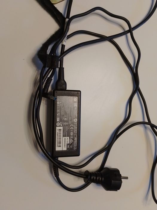 Оригинално зарядно адаптер за HP pavilion за части