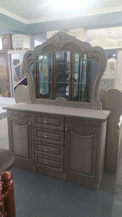 Продам спальный гарнитур новый сой