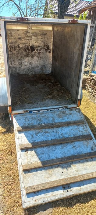 Vând Remorca Inchisa ( Furgon ) 750kg