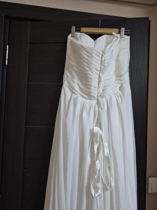 Бяла сватбена булчинска рокля