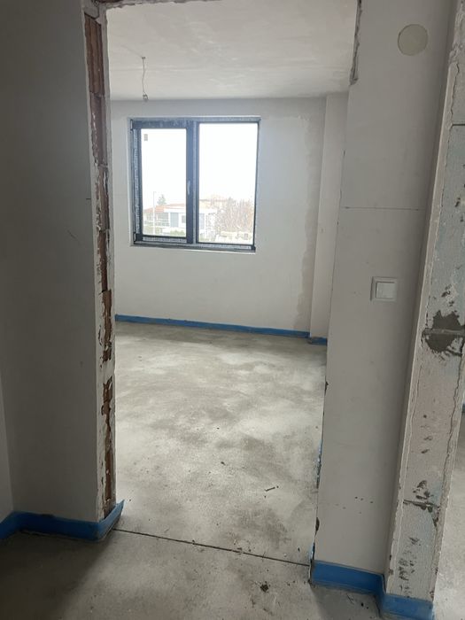 НОВА самостоятелна къща с двор