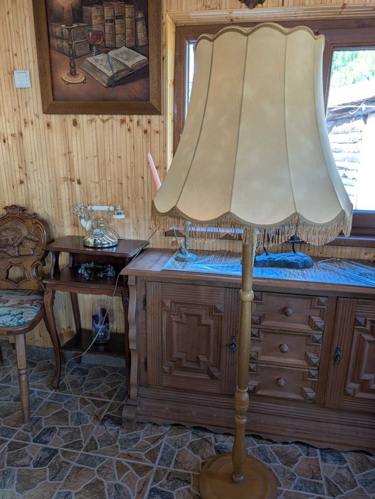 Ретро стойка лампа с класически абажур