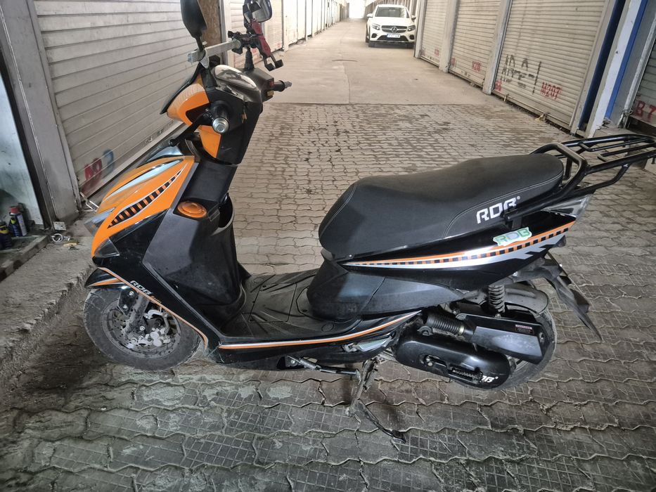 Scutere second-hand hand de vanzare