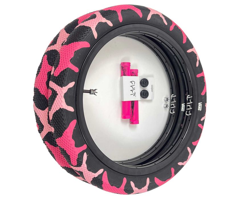 НОВИ ПРОМО 2x броя гуми CULT VANS + грипове и капачки колело BMX БМХ