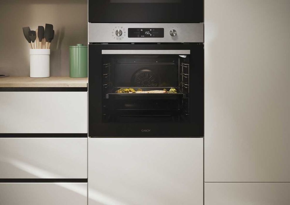 Нова фурна за вграждане Candy 78 литра,пиролиза,WIFI