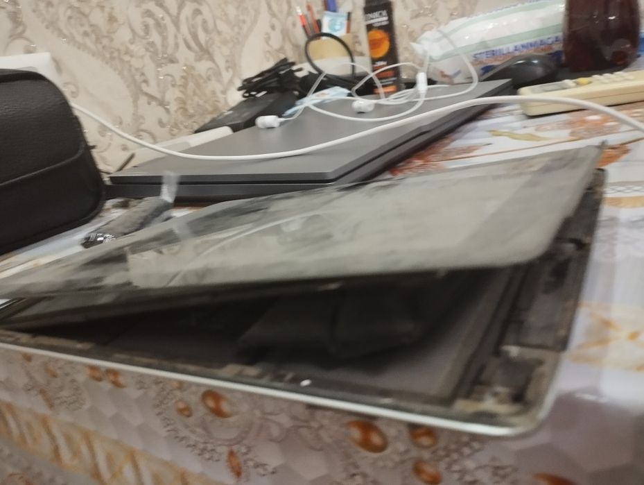 ipad надо батарею менят в остальном рабочий