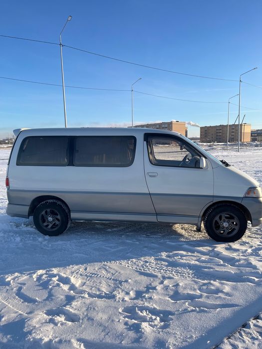 Toyota Regius бус семь мест