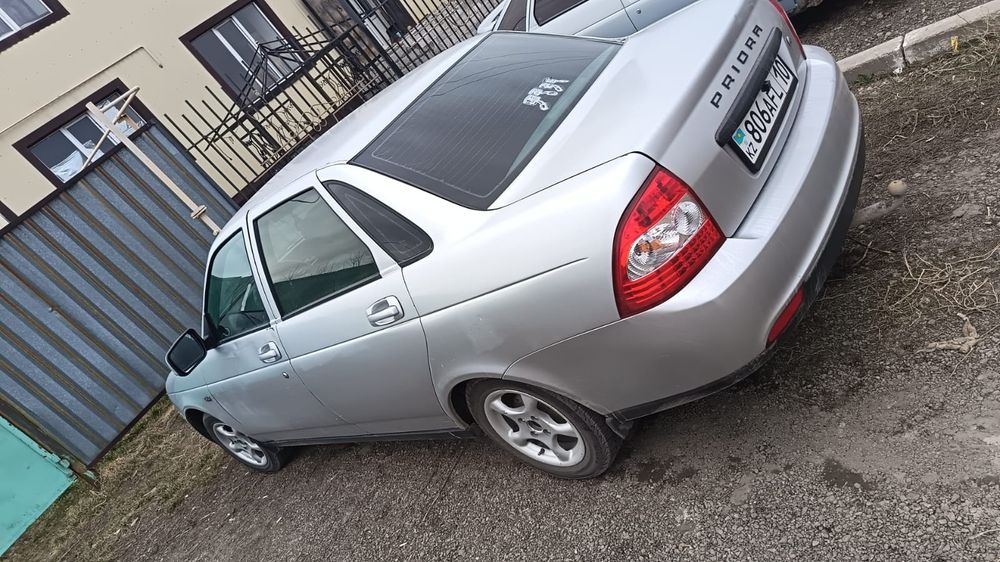 Продаеться приора 2013 года