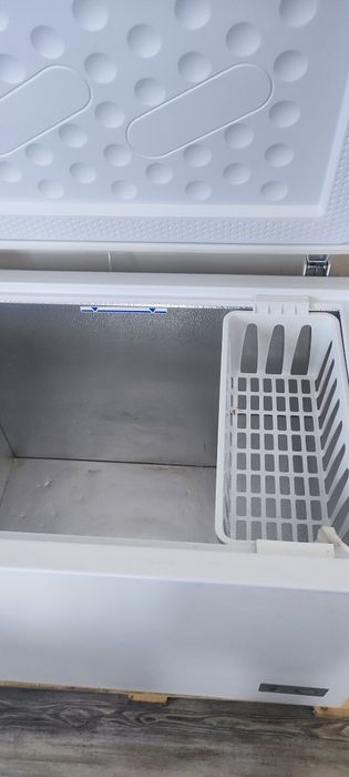 Морозилка" Бирюса "янги