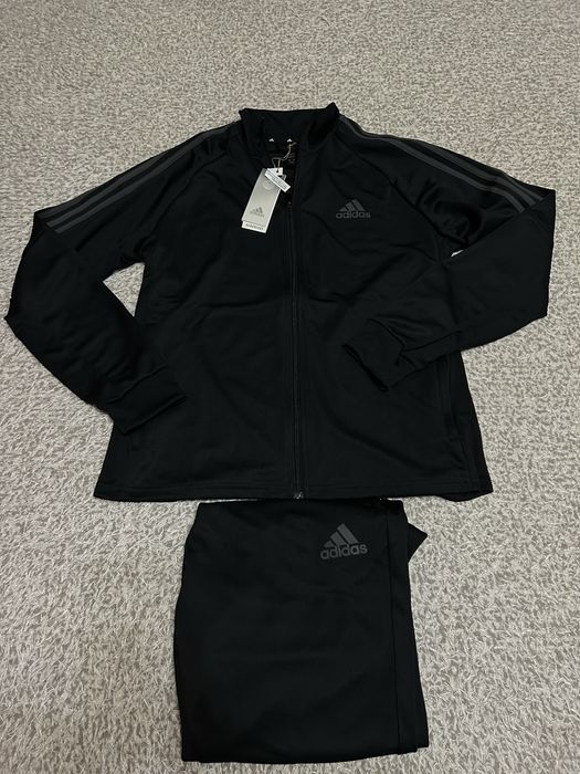 Фирменый спортивный костюм Adidas
