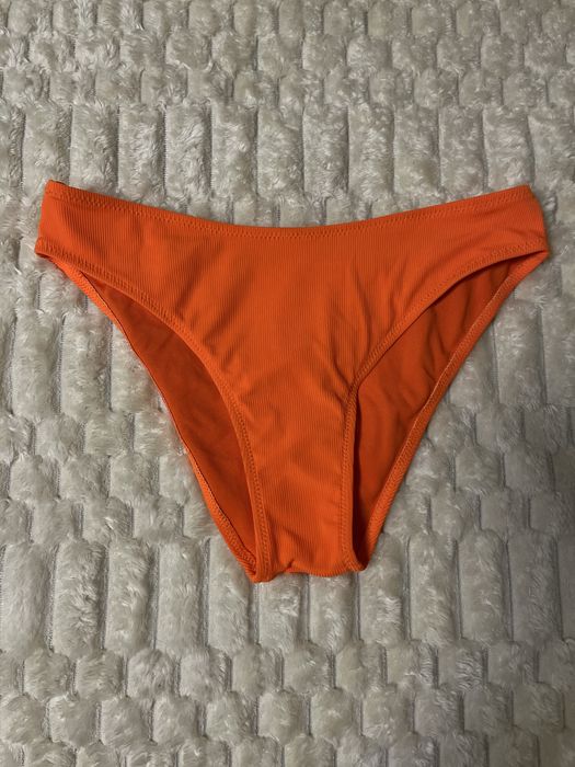 Продам новый купальник с 2 вариантами плавок