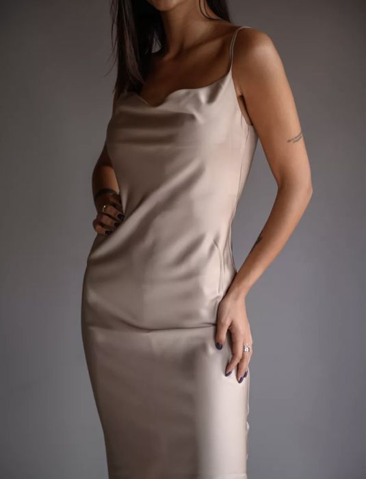 Продам новые  платья