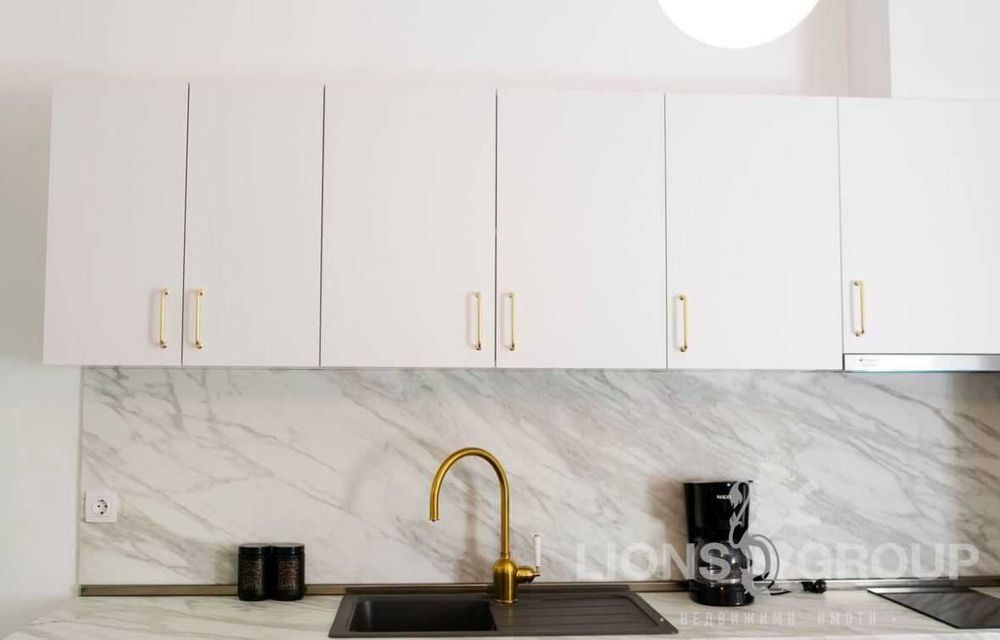 Дава се под наем Двустаен апартамент в Варна, Център - 55 кв.м за 550.8 € - Снимка #2