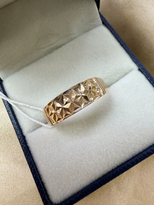 Золотое кольцо 585