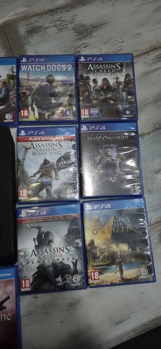 Playstation 4 slim 1 TB + 2 джойстика + 5 игри