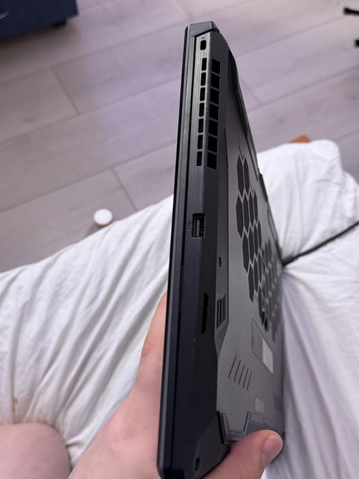 Laptop ASUS  F17 - i5, RTX 3050 Ti, 16GB RAM, 144Hz, 512GB