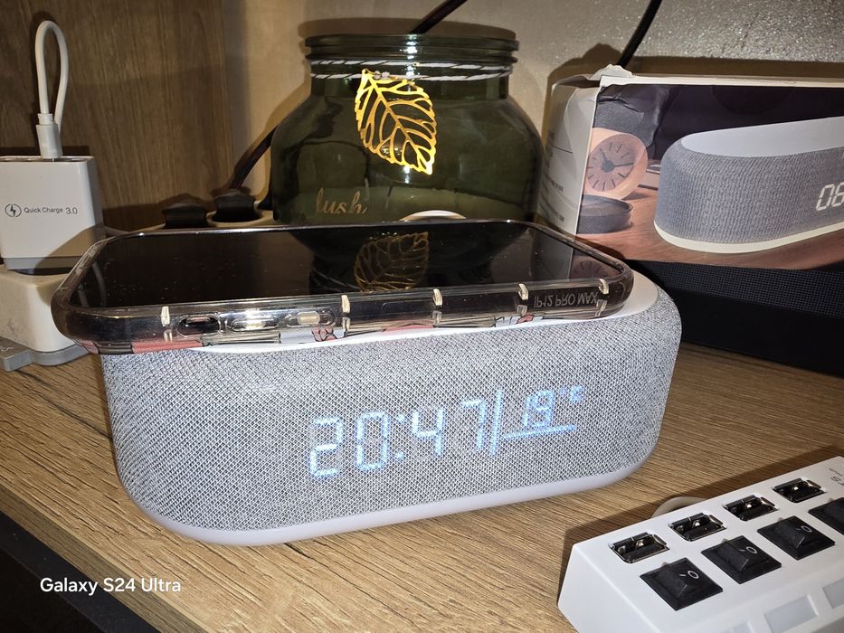 Безжично зарядно за телефон/часовник,термометър и USB хъб