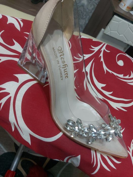 Продам новые туфли