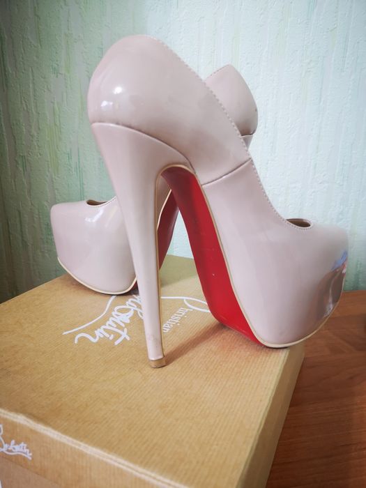 Продам туфли Louboutin