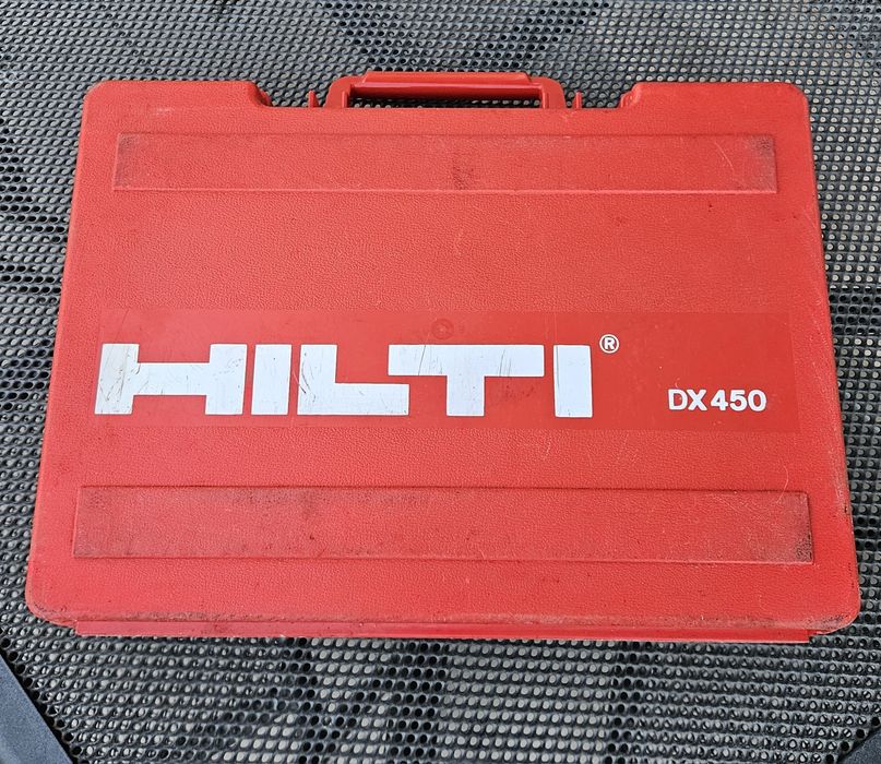 HILTI  DX450 Пистолет за бетон и метал