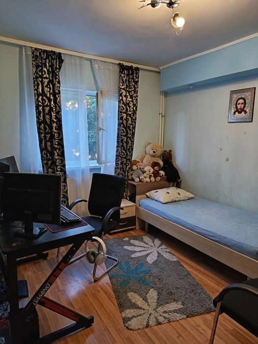 Apartament 3 camere, decomandat, zonă Ostroveni