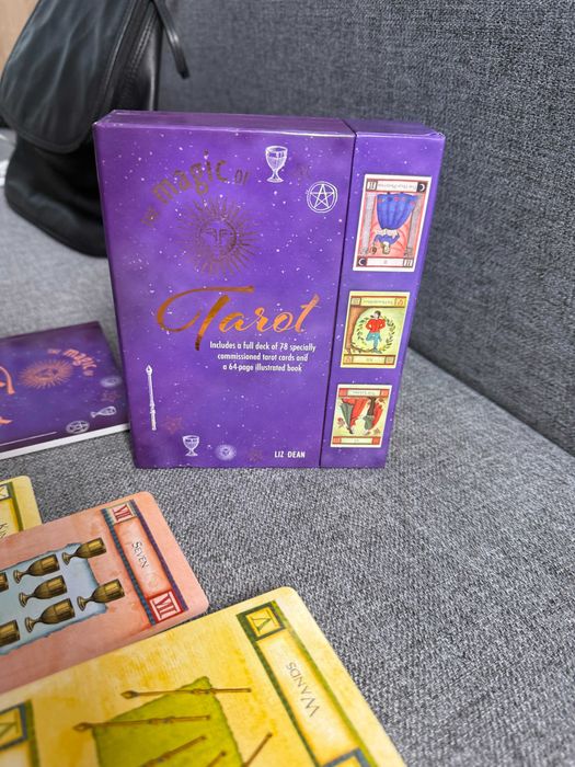 The Magic of Tarot – комплект с карти и книга