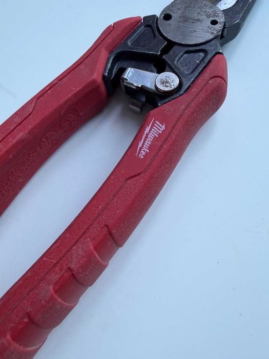 Eлектротехнически клещи за сваляне на изолация Milwaukee 230,0.75-6мм