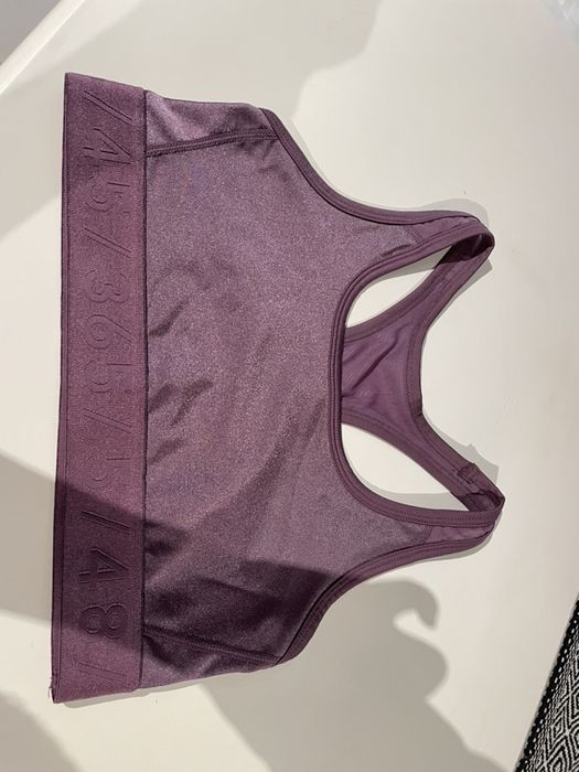 Спортни топове, бюстиета