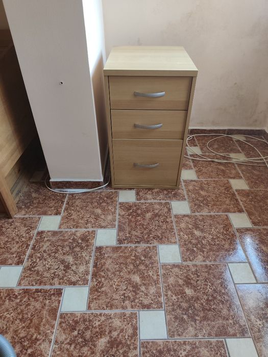 ПОДАРЯВАТ се мебели