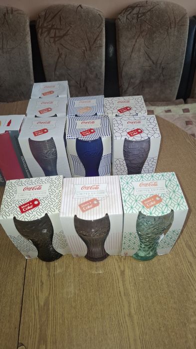 Играчки на Киндер (kinder), coca cola и m&m.