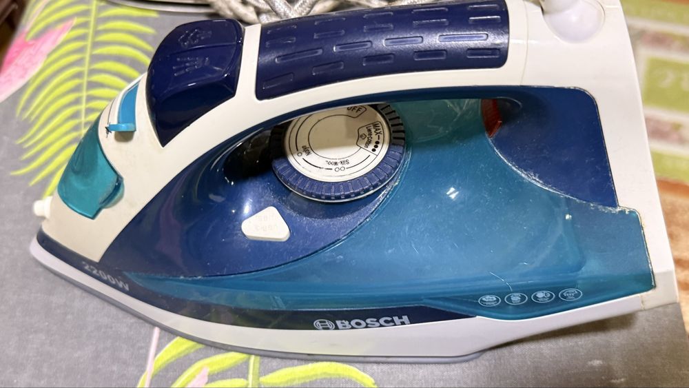 Утюг б/у работает нормально