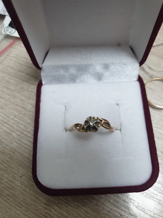 Продам сережки с голубым топазом