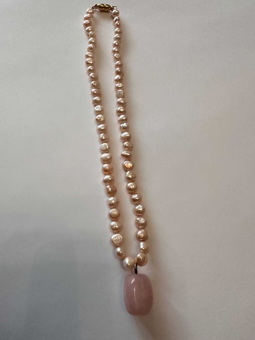 Колие с естествени перли и розов кварц