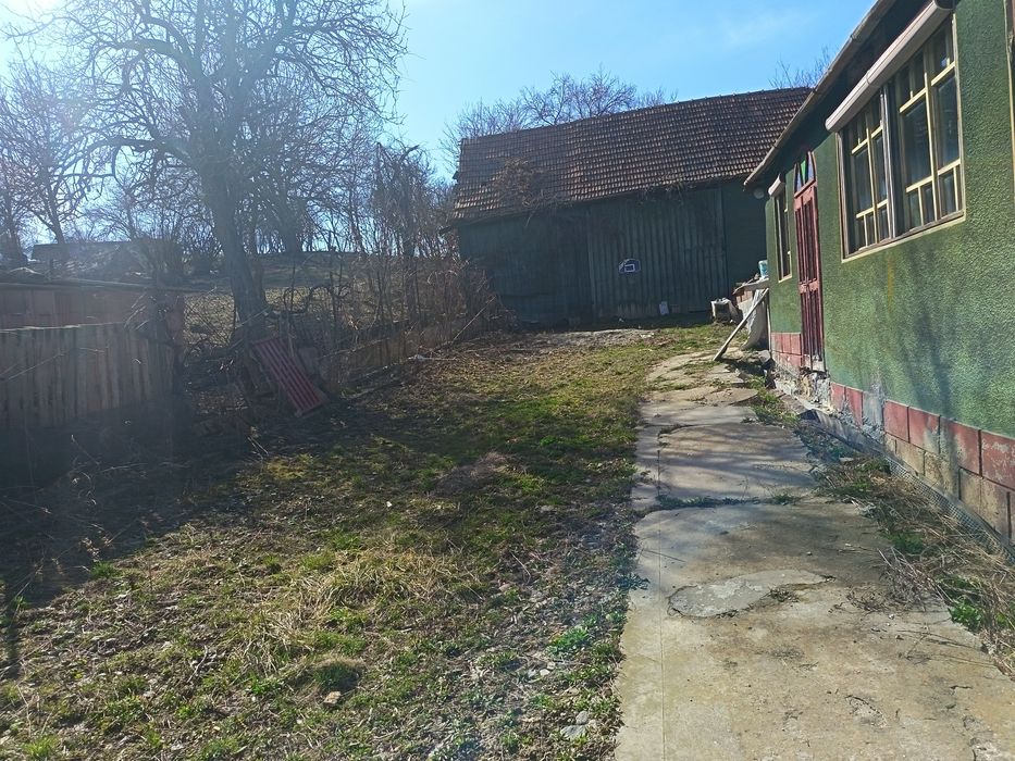 Casa și teren de vanzare