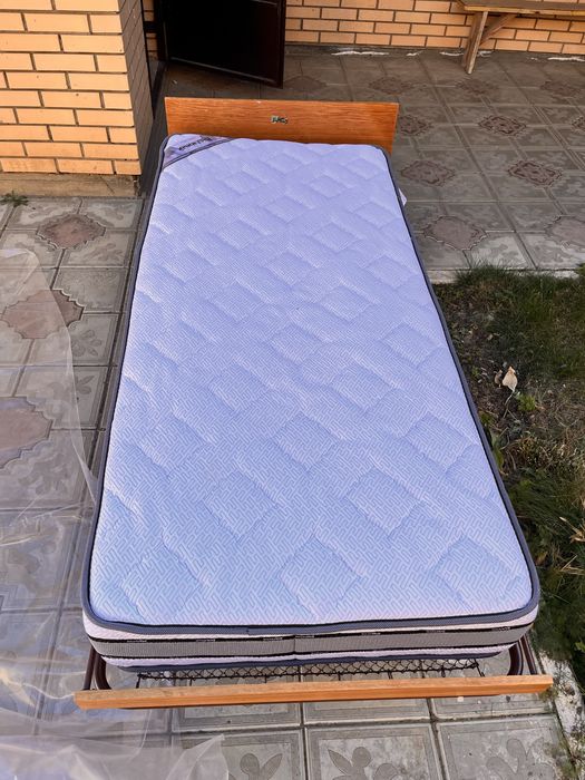 Складная кровать с матрасом