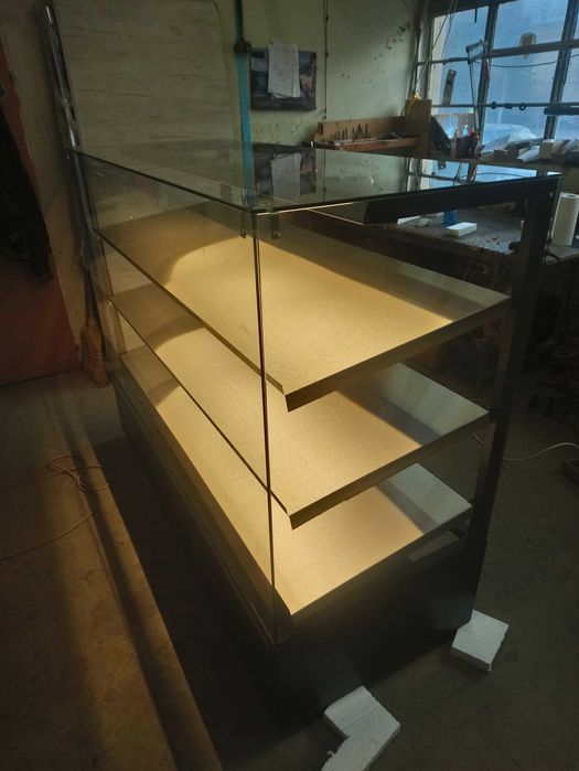 Топли, неутрални и хладилни витрини за закуски и сандвичи - По поръчка