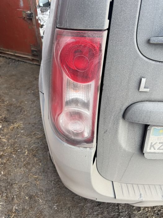 Продам фары ларгус все целые