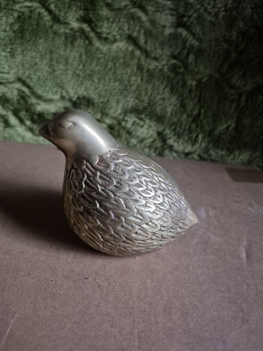 Vând o statuietă bronz ,pasare ,made  Dänemark 

- fa
