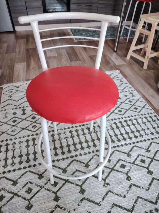 Продаю барные стулья 94x38x38
